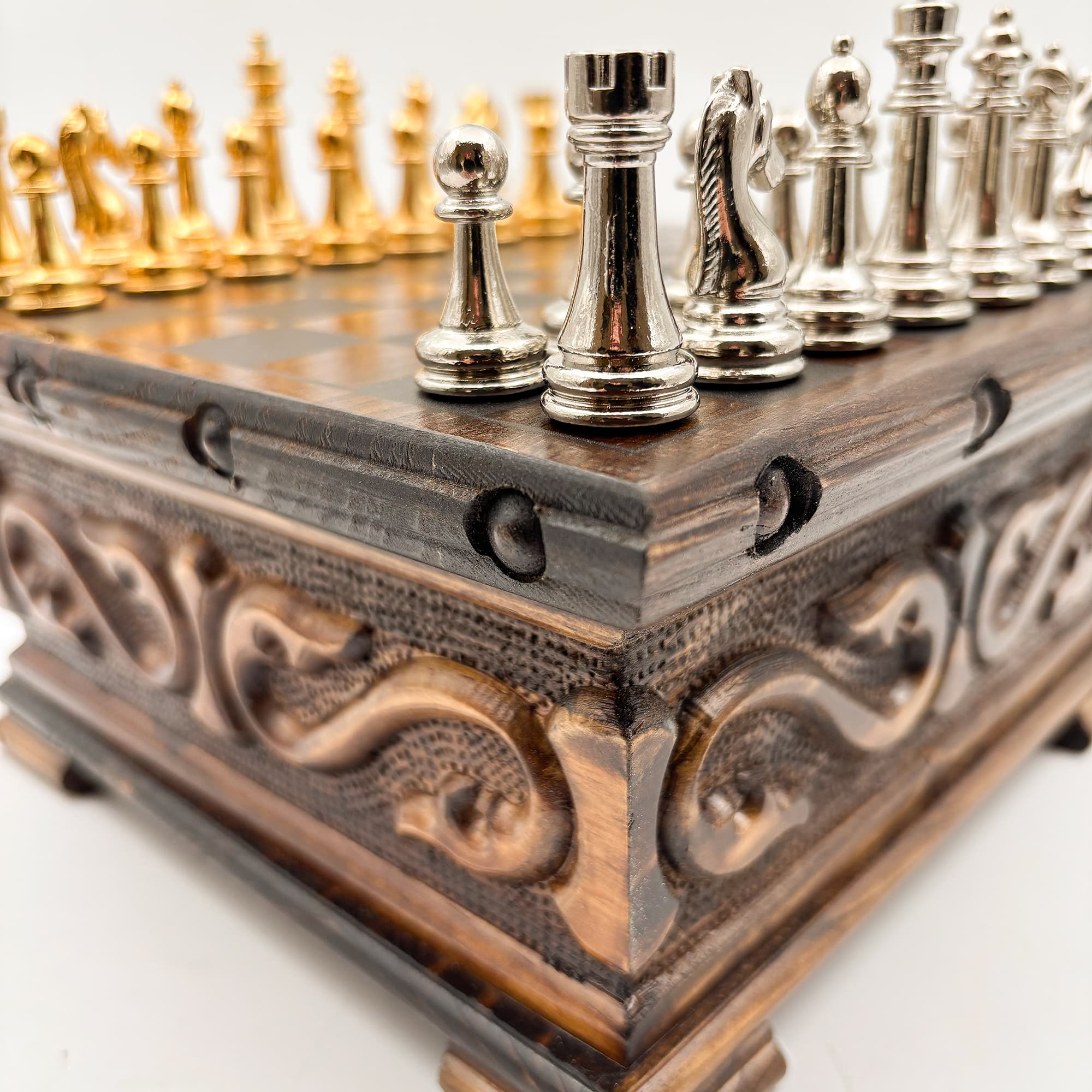 Handcrafted Walnut Chest Model Chess Set with Hidden Compartments and Metal Classic Chess Pieces SNKK20 - Altın-Gümüş - Görsel 3